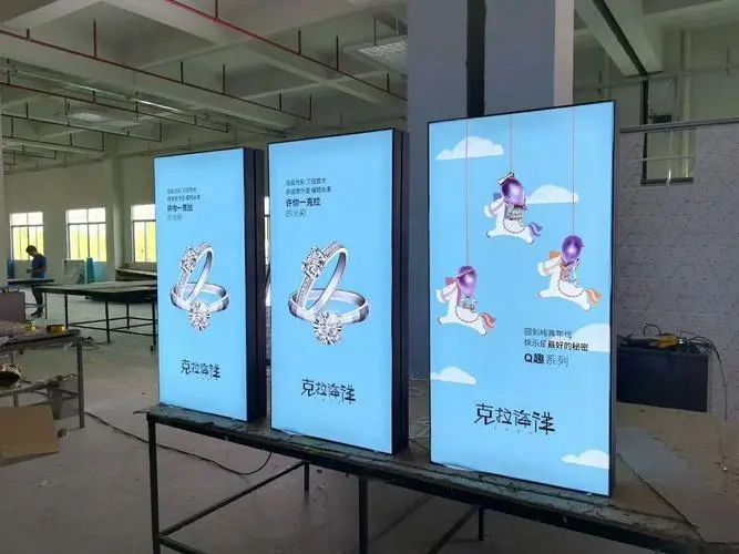 成都廣告公司戶外廣告燈箱定做選什麽材料？